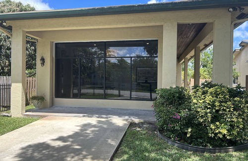 Coconut Creek House | Luxury Villa with full size washer and dryer within 5 miles of the beach