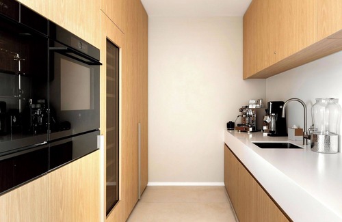 South Yarra Apartment | Luxury Villas Como Penthouse (Melbourne skyline and river views)