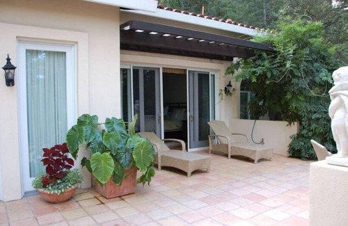 Calistoga House | Luxury Vineyard Guest House with Amazing Views, Pool, Pickle Ball & Tennis!