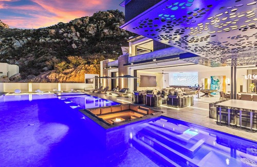 Pedregal Villa | Luxury VIP Mansion Bartender, Chef, Maid included