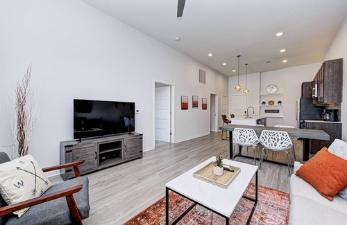 Fishers Apartment | *LUXURY WALK IN THE PARK-2*