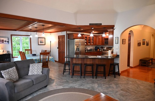 Alexandria Bay House | Luxury Waterfront Cottage 1000 Islands 6 BR, 4.5 Baths Book your 2026 vacation!