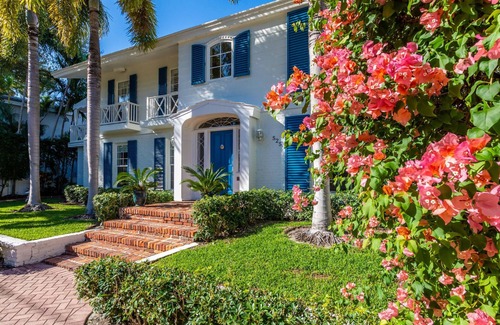 Las Olas Isles House | Luxury Waterfront Villa with Dock! Walk To Beach & Las Olas Blvd.