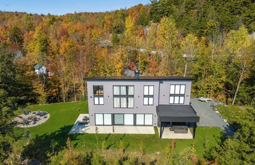 Orford Ski Chalet | LUXURY WATERFRONT CHALET