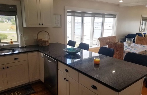 Jamestown Condo | Luxury waterfront condo with spectacular views.n