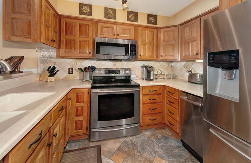 Dillon Condo | Luxury Waterfront Condo on Lake Dillon, Views, Pool, Hot tub, Walk to Lake