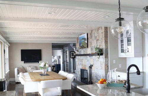 Portsmouth House | Luxury Waterfront Rental at Sunrise Point