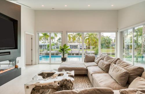 Lauderdale Isles House | Luxury Waterfront Home w Pool Hot Tub Dock Near Las Olas Gulfstream