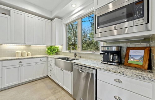 Horseshoe Bay House | ⭐️⭐️LUXURY WATERFRONT-PONTOON CHARTER CREDIT-CHEF’S KITCHEN-FIRE PIT-SLEEPS 24⭐️⭐️