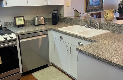 Hudson Condo | LUXURY WEST FACING CONDO - STUNNING VIEWS AND BOAT DOCK!