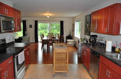 Glenburn House | Luxury Wood Resort with lake access, close to town, family-friendly,sleeps 8-12