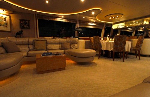 Hodgmans Daytona Boat Rental | Luxury Yacht - Escape the Crowds, Soak up the Sun & Enjoy Breathtaking Views!