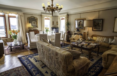 Dorsoduro Apartment | Luxury Zattere Water Front Apartment with Fantastic Views M0270420963