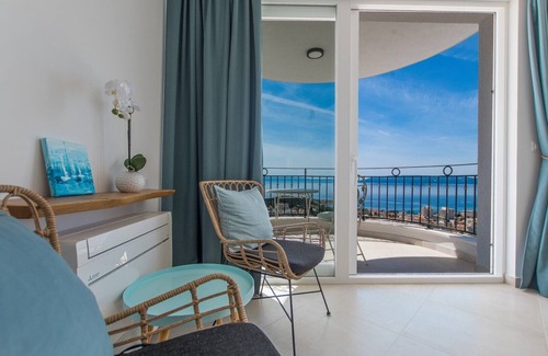 Moca Apartment | LuxuryStudioInVilla Perle II Shared Pool Sea View