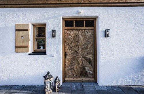 Reit im Winkl House | Luxus Chalet bis 6 Personen, Küche, Esszimmer, Wohnzimmer, 3 Schlafzimmer, 3 Bäder, Tiefgarage, Pool