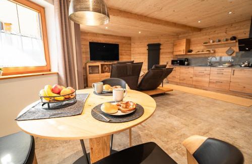 Blaichach Apartment | Luxus Chalet im Allgäu - Zirbenholz Schlafzimmer - Terrasse mit Bergblick - Infrarotkabine