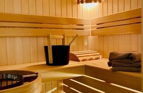 Loogh Apartment | Luxus Private Suite mit Sauna, Effektkamin und Terrasse