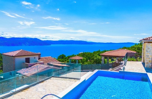 Ripenda Kosi Villa | Luxus: Villa Lion mit Fantastischem Meerblick, Infinity Pool & Aussenküche