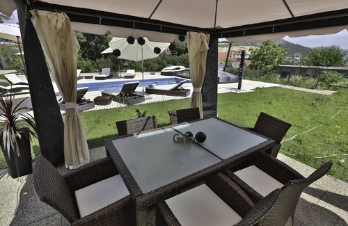 Marina Apartment | Luxusvilla am Meer mit Pool 1