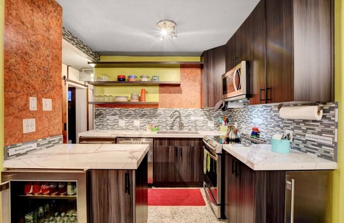 Las Vegas Strip Condo | LVStripHouse JC408 - Modern 2BD/2BA Condo Sleeps 8