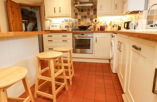 Giggleswick Cottage | LYCHGATE COTTAGE, character holiday cottage, with open fire in Settle