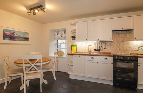 Cromarty Cottage | LYDIA COTTAGE - CROMARTY, pet friendly, with open fire in Cromarty
