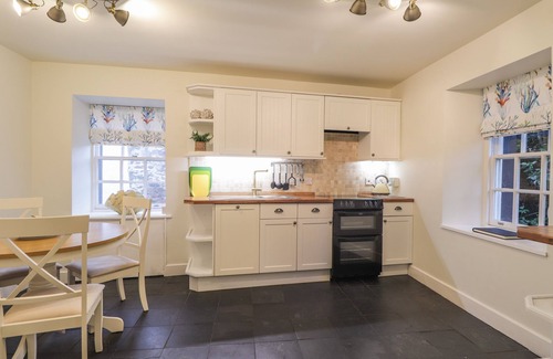 Cromarty Cottage | LYDIA COTTAGE - CROMARTY, pet friendly, with open fire in Cromarty
