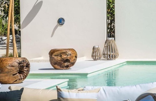 Lygia Villa | Lygia Villa Sleeps 10 with Pool Air Con and WiFi