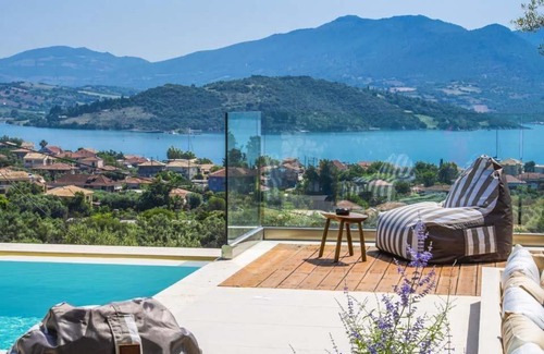Lygia Villa | Lygia Villa Sleeps 10 with Pool Air Con and WiFi
