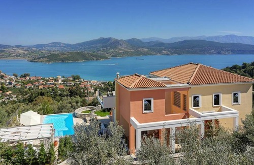 Lygia Villa | Lygia Villa Sleeps 8 Pool Air Con WiFi