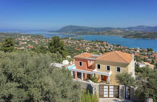 Lygia Villa | Lygia Villa Sleeps 8 Pool Air Con WiFi