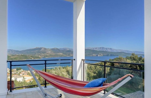 Lygia Villa | Lygia Villa Sleeps 8 with Pool Air Con and WiFi