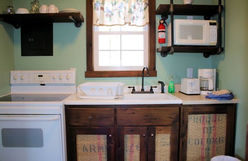 Almo Cabin | Lynnhurst Resort - Kentucky Lake Water View Cabin 4 (Dog Friendly!)