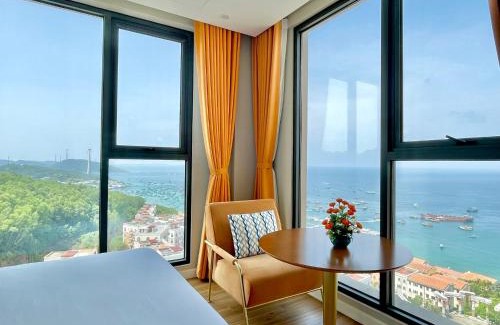 An Thoi Apartment | LYNS Apartment - Ocean View with Infinity Pool &Firework