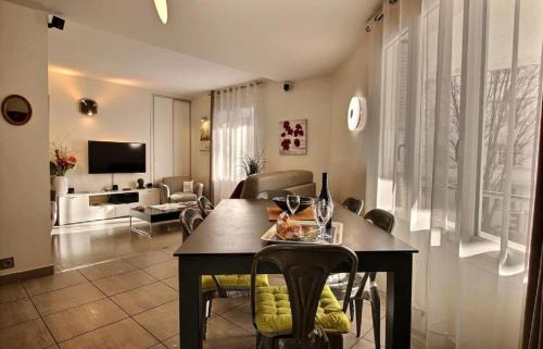 6th Arrondissement Apartment | Lyon Superbe Appartement Parc Tête d'Or 95 M2 Clim Parking