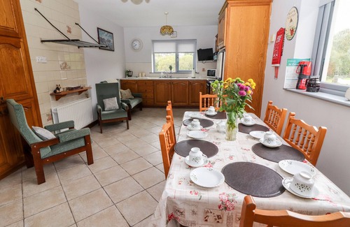 Maum Cottage | LYREBOY, pet friendly, with open fire in Glencar, County Kerry
