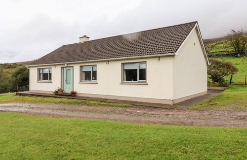 Maum Cottage | LYREBOY, pet friendly, with open fire in Glencar, County Kerry