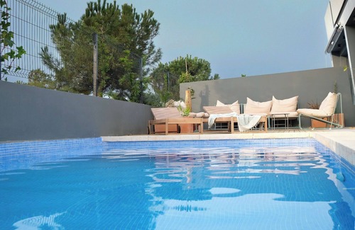 Torre del Mar Villa | Lyxigt Parhus Inrett för Högsta Möjliga Trivsel.privat Pool