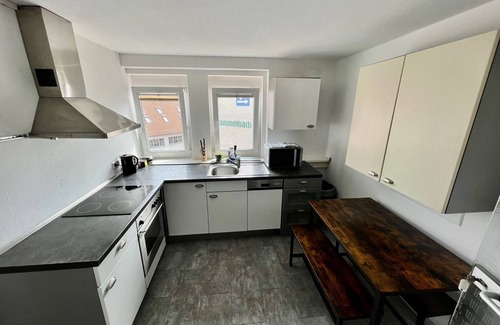 Stadtmitte/Neustadt Apartment | Möblierte 4-zi Fewo am Hildesheimer Hauptbahnhof mit 2 Bädern, Küche