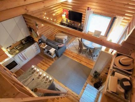 Tammela House | Mökki saunalla mäntymetsässä