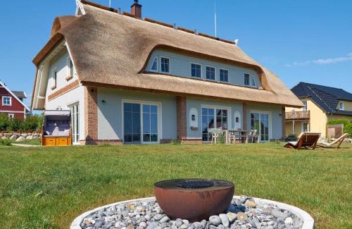 Middelhagen House | Mönchguter Reethus mit Wasserblick, Kamin, Sauna