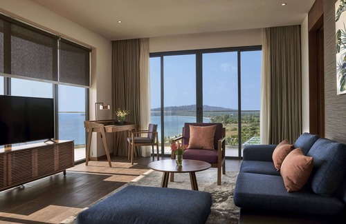 Ong Lang Hotel | Mövenpick Resort Waverly Phu Quoc