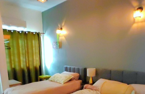 Taman Kota Laksamana House | M'Casa Homestay -/+8mins/1km walk>Jonkerwalk~3 Xxtra Comfy Queen