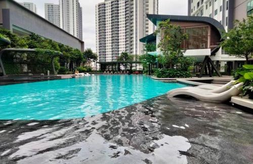 Sentul Pasar Apartment | M Centura Sentul 3-Bedroom Pool View Residences by Homebrickz