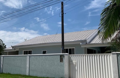 Matinhos House | M&M House - Casa com Piscina e Ar Condicionado em Matinhos Para 10 Pessoas