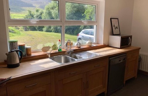 Thornhill Apartment | M026 Teach Ban-sleeps 8