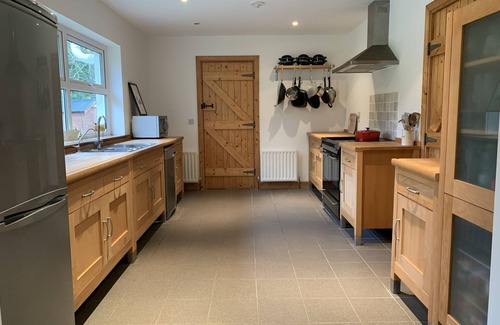 Thornhill Apartment | M026 Teach Ban-sleeps 8