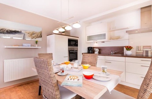 Groemitz Villa | M5 Bungalow - Apartmenthaus Marienburger Str 4 - Feriendomizil Hollich