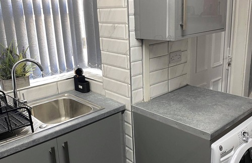 Brierfield House | M65 House entire 2 bed house, sleeps 4, discounted and fully equipped.