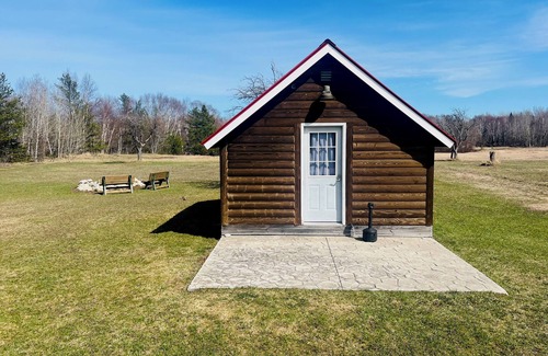 Grand Marais House | M77 cabin with additional bunkhouse & two car heated garage